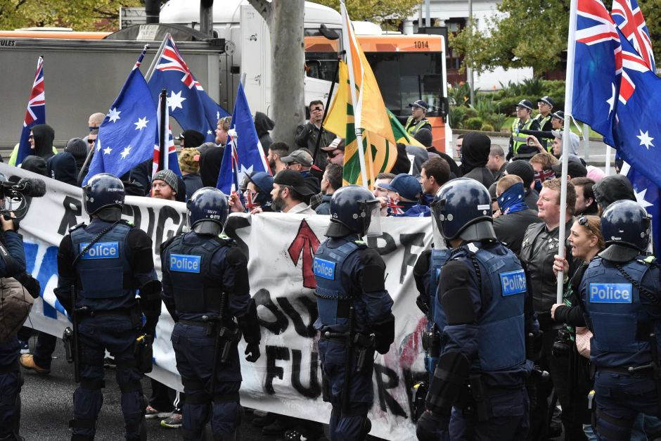Coburg rally: Police out in force as anti-Islam, anti-racist groups face off
